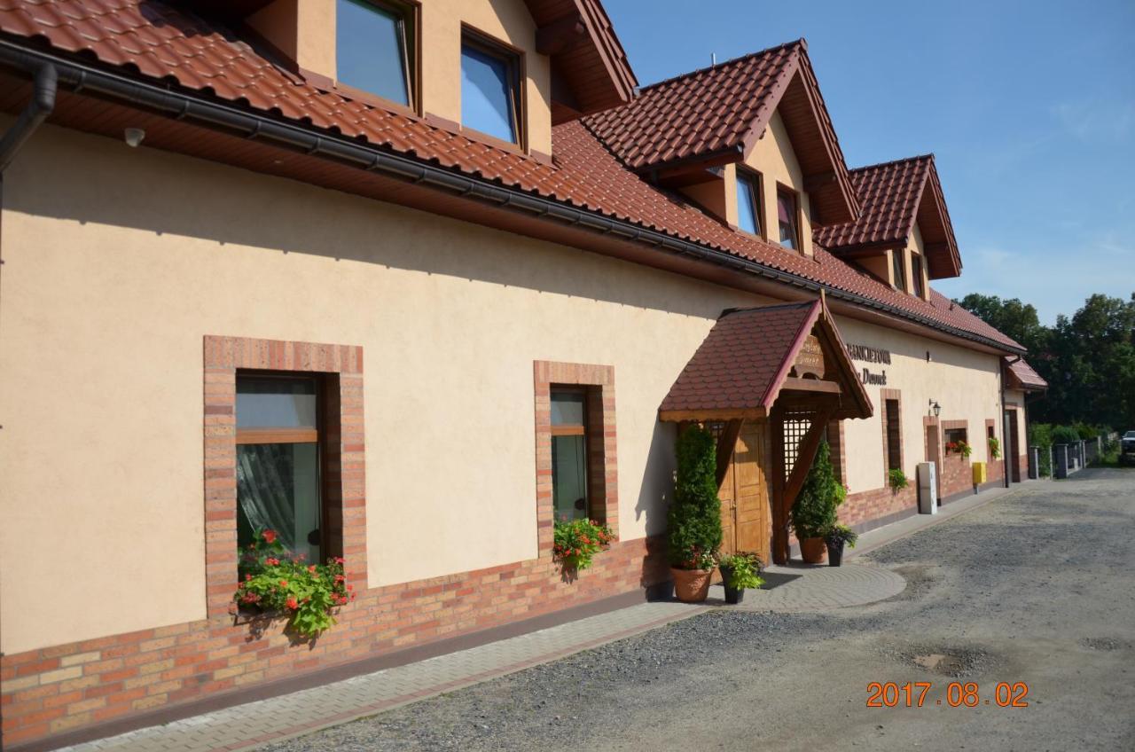 Ceglany Dworek Chojnow Bagian luar foto